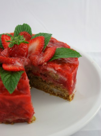 Torta di fragole con crema di mandorle